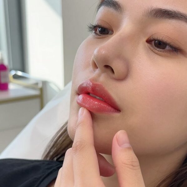 Czy makijaż permanentny ust boli i jak przygotować się do zabiegu